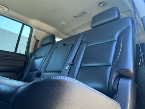 Used 2018 Chevrolet Suburban LT image 10
