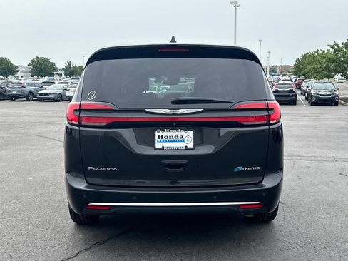 Used 2022 Chrysler Pacifica Limited FWD image 4