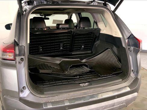 Used 2021 Nissan Rogue SV w/ Premium Package image 4