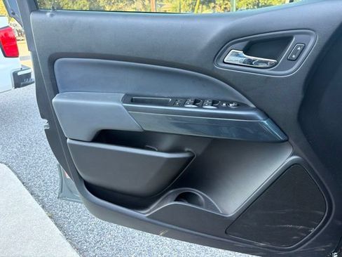 Used 2019 Chevrolet Colorado Z71 RWD image 11