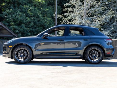 Used 2023 Porsche Macan Turbo image 2
