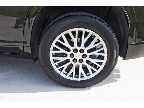 Used 2025 GMC Acadia Denali FWD image 33