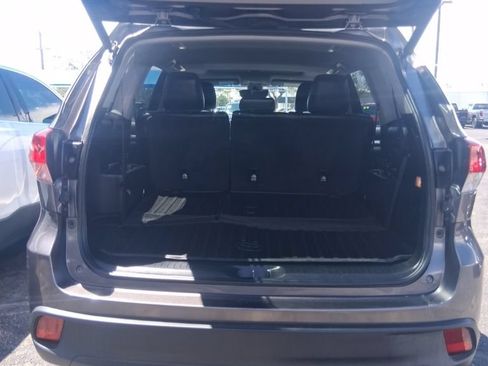Used 2017 Toyota Highlander XLE AWD/4WD image 10