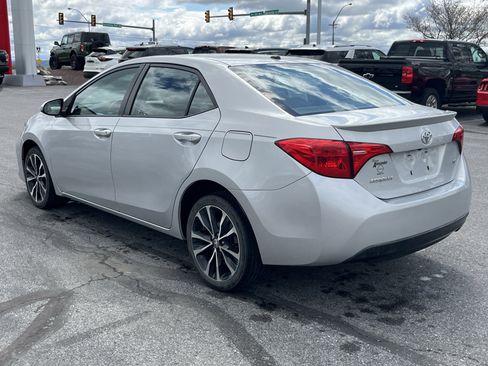 Used 2018 Toyota Corolla SE w/ SE Premium Package FWD image 8