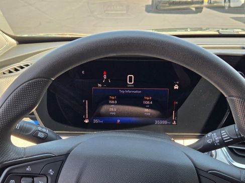 Certified 2025 Chevrolet Trax LT FWD image 30