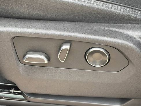 Used 2025 GMC Yukon Denali w/ Advanced Technology Package AWD/4WD image 18