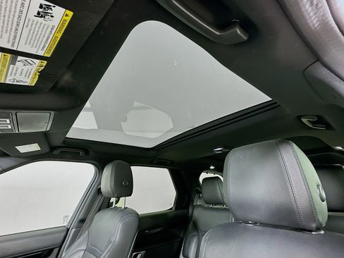 Used 2019 Land Rover Discovery SE image 23