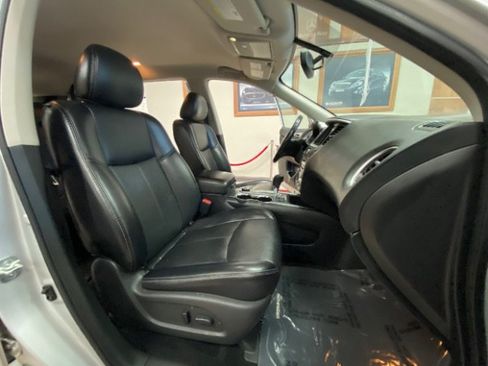 Used 2019 Nissan Pathfinder SL AWD/4WD image 15