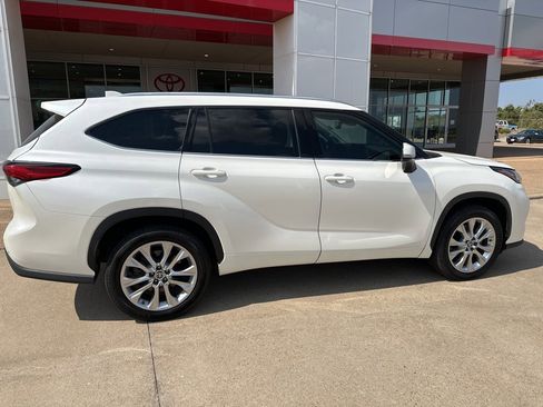 Used 2021 Toyota Highlander Limited image 8
