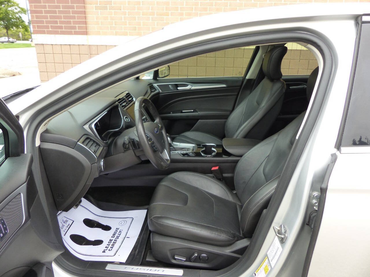 Used 2016 Ford Fusion Titanium FWD image 25