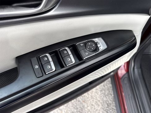 Used 2024 Kia Carnival LX image 16