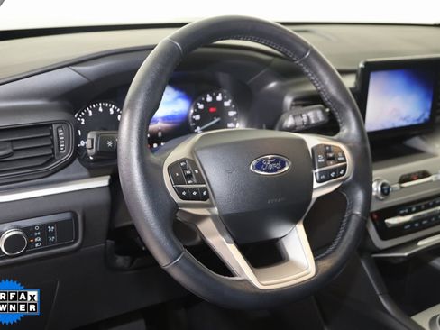 Used 2022 Ford Explorer XLT image 6