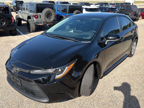 Used 2026 Toyota Corolla LE FWD image 7