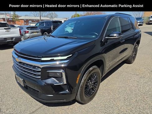 Used 2024 Chevrolet Traverse LT w/ Enhanced Driving Package image 7