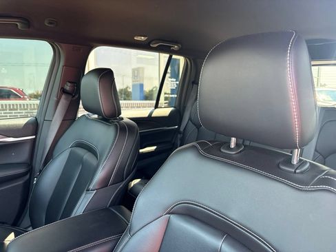 Used 2025 Jeep Grand Cherokee Limited AWD/4WD image 11