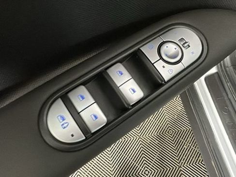 Used 2024 Hyundai Ioniq 5 SE AWD/4WD image 10