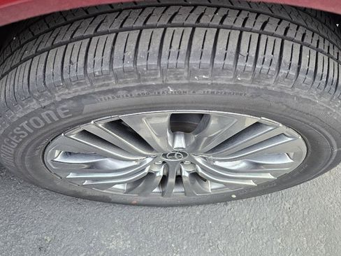 Used 2022 Toyota Venza Limited w/ Advanced Technology Package image 11