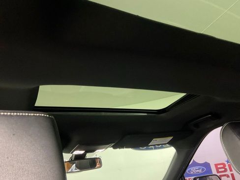 Used 2018 Ford Explorer Platinum image 21