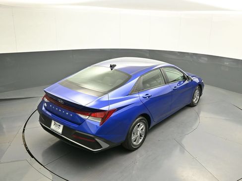 Certified 2025 Hyundai Elantra SE FWD image 36