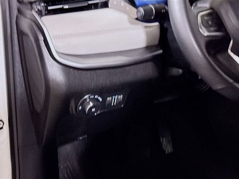 Used 2025 Jeep Compass Limited AWD/4WD image 8