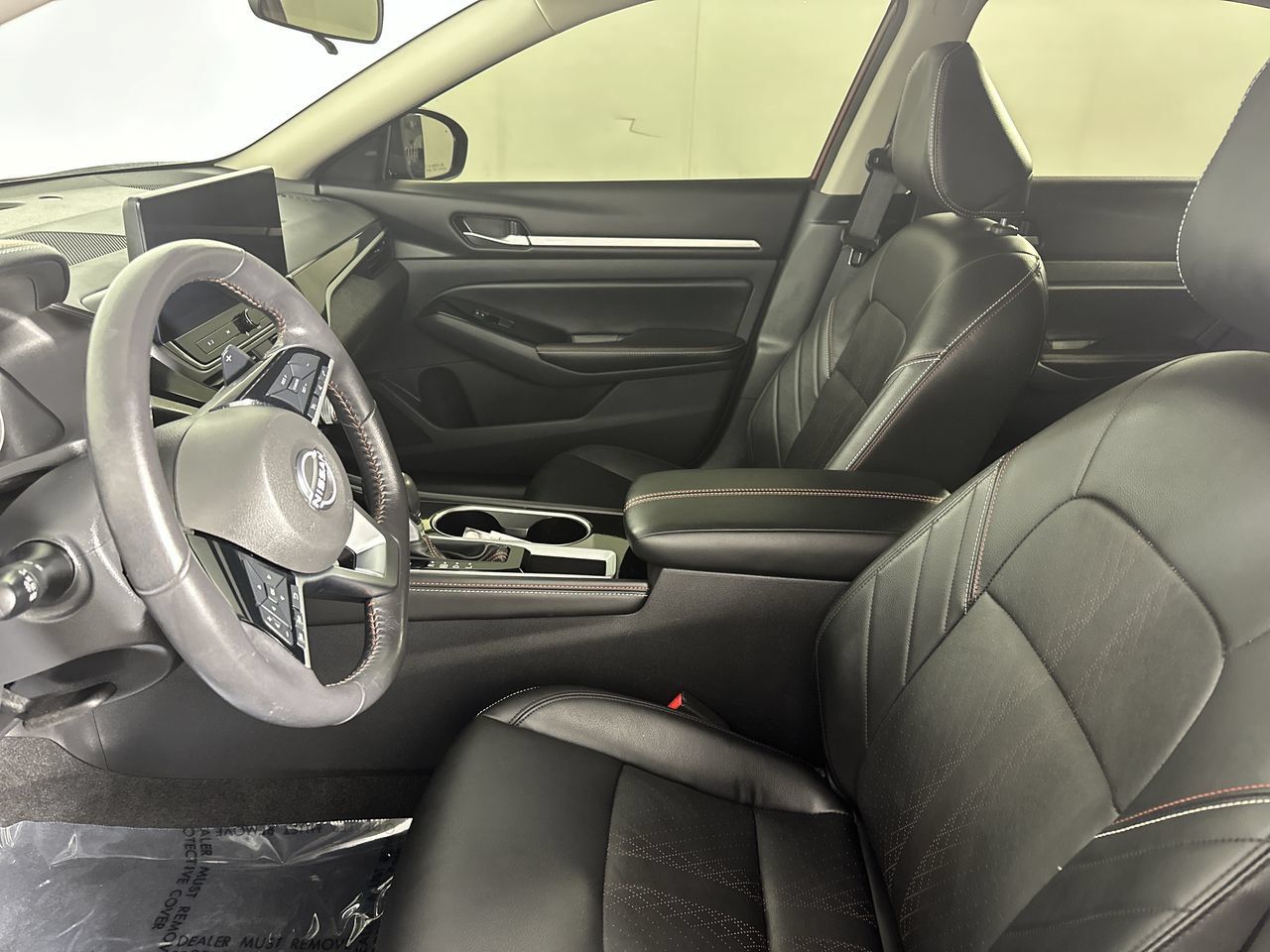 Used 2024 Nissan Altima 2.5 SR w/ SR Premium Package FWD image 2