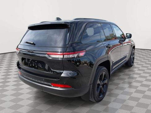 Used 2023 Jeep Grand Cherokee Altitude AWD/4WD image 5