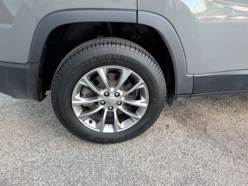 Used 2020 Jeep Cherokee Latitude Plus w/ Comfort/Convenience Group AWD/4WD image 10