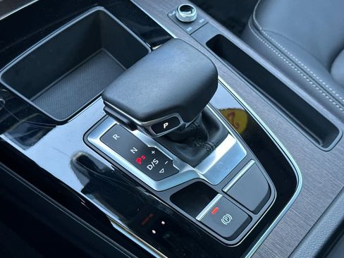 Used 2023 Audi Q5 Premium w/ Convenience Package image 21