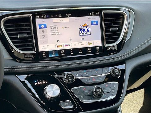 New 2026 Chrysler Pacifica Limited image 6