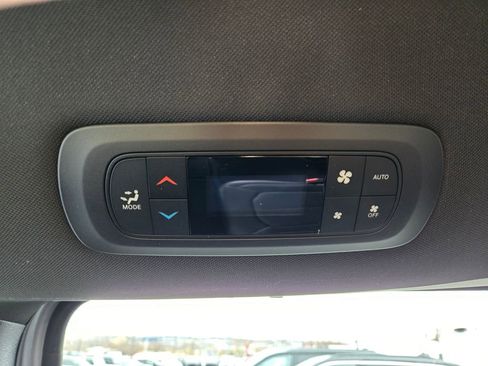 New 2026 Chrysler Pacifica Select AWD/4WD image 27