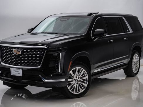 Used 2026 Cadillac Escalade ESV Luxury w/ LPO, Floor Liner Package AWD/4WD image 3