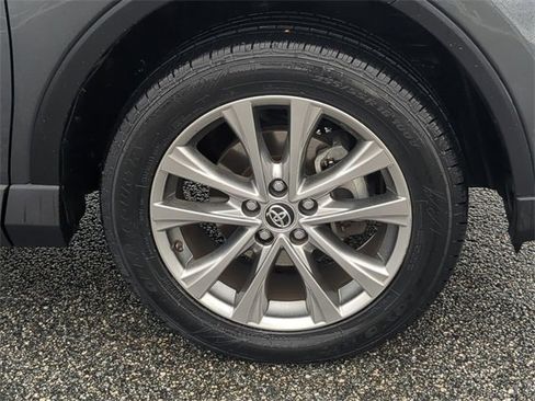 Used 2018 Toyota RAV4 Limited w/ Advanced Technology Package image 11