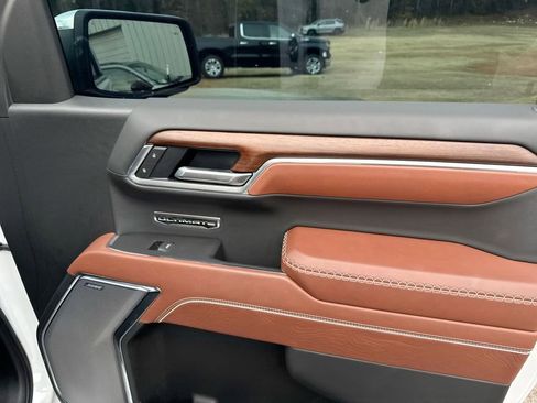 Used 2025 GMC Sierra 1500 Denali Ultimate image 32