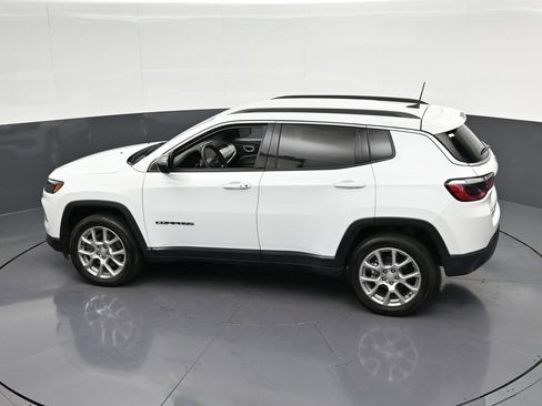 Used 2024 Jeep Compass Latitude AWD/4WD image 27