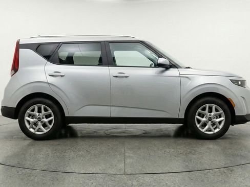 Used 2025 Kia Soul LX w/ LX Technology Package FWD image 11
