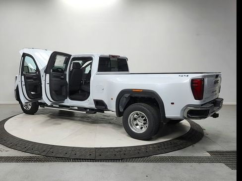 New 2026 GMC Sierra 3500 SLT w/ SLT Convenience Package AWD/4WD image 13