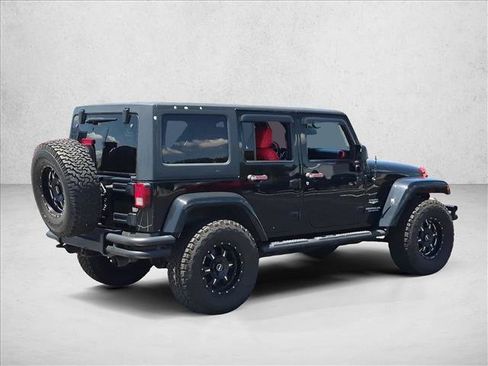 Used 2013 Jeep Wrangler Unlimited Sahara w/ Connectivity Group AWD/4WD image 5