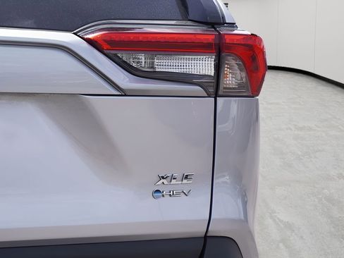 Used 2025 Toyota RAV4 XLE image 7