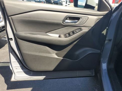 Certified 2025 Nissan Rogue SL w/ Tech Package image 14