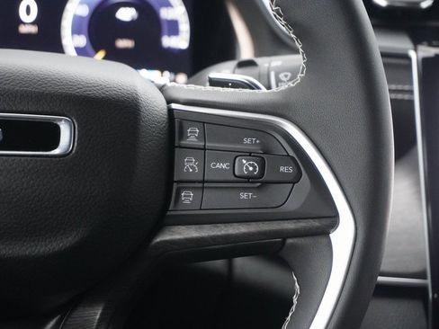 Used 2024 Jeep Grand Cherokee Limited w/ Black Appearance Package image 16