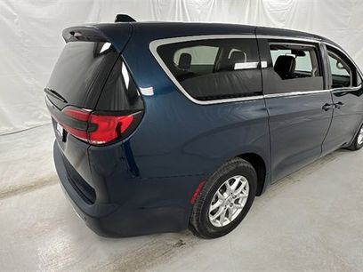 Used 2023 Chrysler Pacifica Touring-L