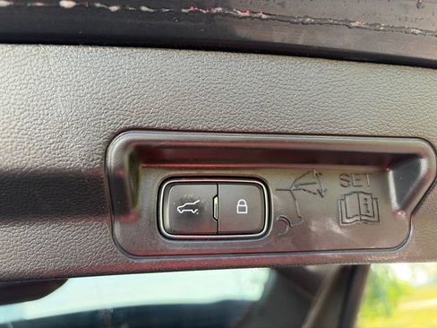 Used 2022 Ford Explorer XLT w/ Equipment Group 202A AWD/4WD image 37