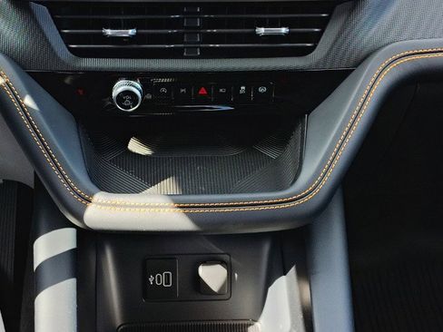 Used 2018 Jeep Wrangler Unlimited Sahara image 19