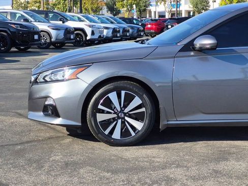 Used 2021 Nissan Altima 2.5 SL FWD image 26