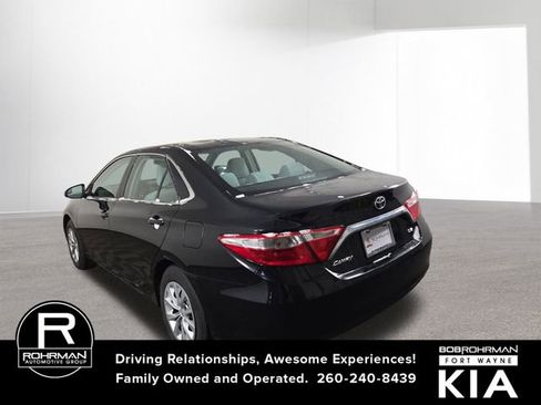 Used 2015 Toyota Camry LE image 8