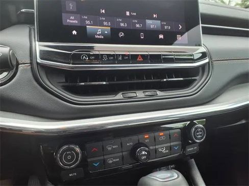 Certified 2022 Jeep Compass Limited image 16