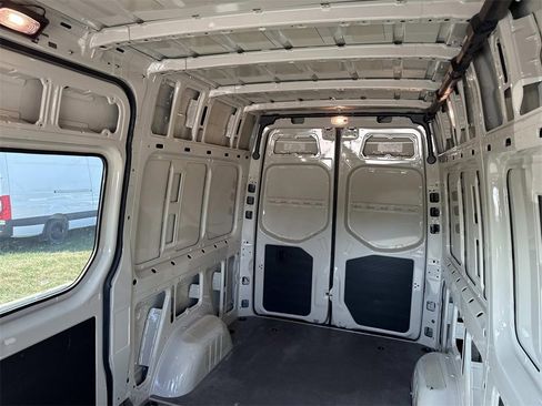 Used 2024 Mercedes-Benz Sprinter 2500 image 17