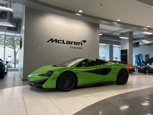 Used 2019 McLaren 570S Spider image 2