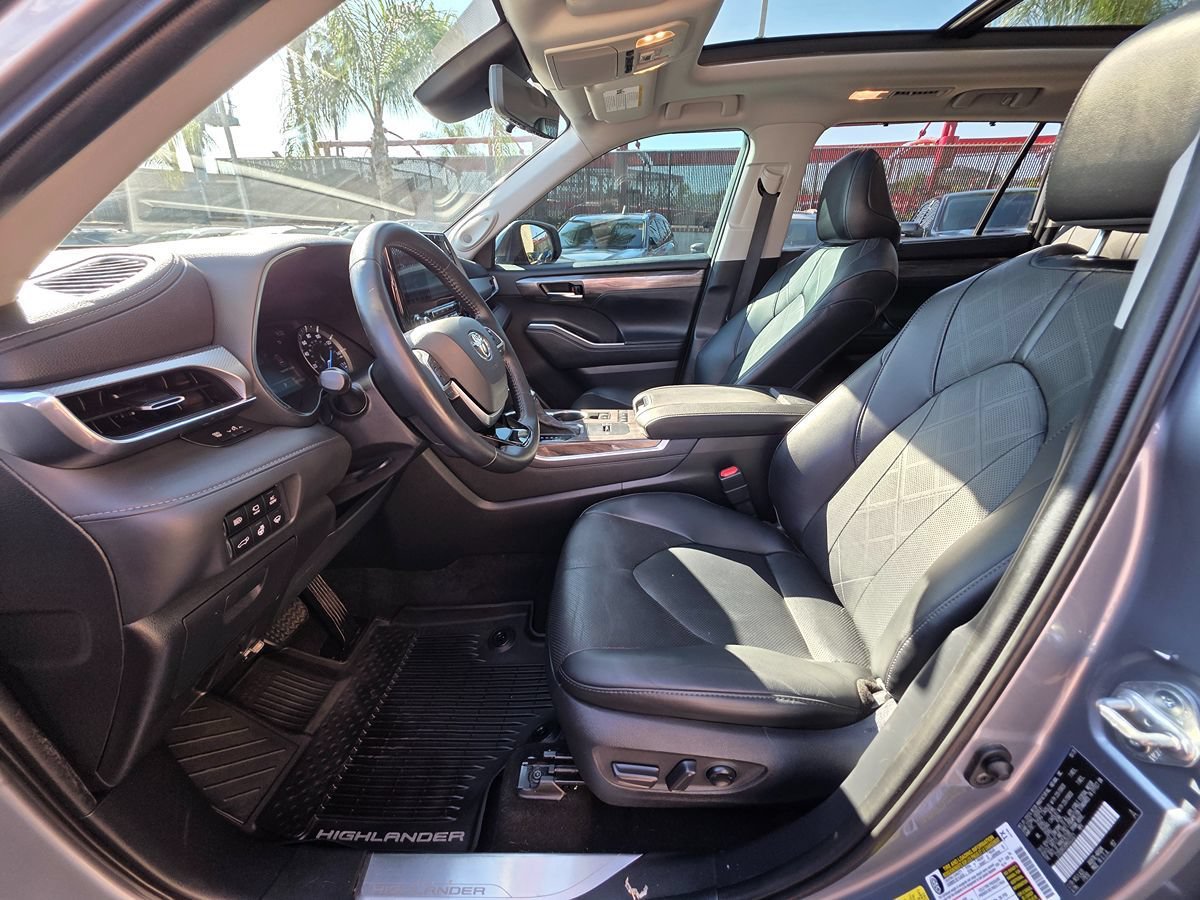 Used 2021 Toyota Highlander Platinum AWD/4WD image 23