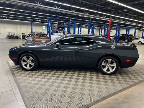 Used 2018 Dodge Challenger SXT RWD image 4